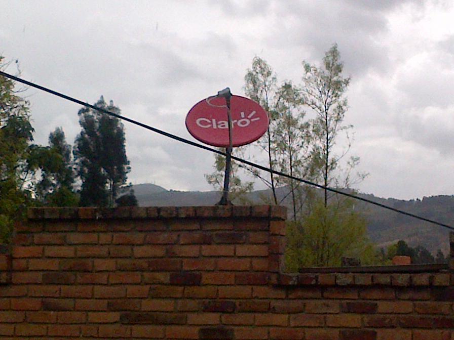 Antena de Claro TV Satelital en Colombia