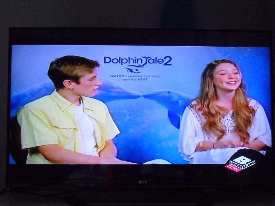 Logo Boomerang Extra durante el detras de camara de Winter el Delfin 2