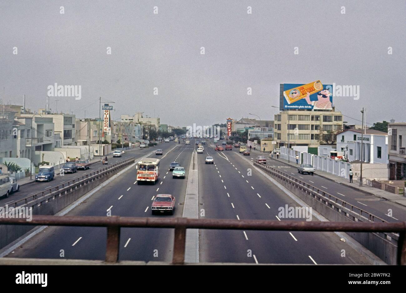 calle-principal-03-de-mayo-de-1982-lima-peru-sudamerica-2bw7fk2.thumb.jpg.4b85cc6039893bc58da12b8a89ad7fde.jpg